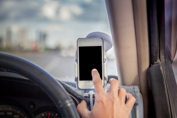 freightonline's tweet photo. Think its safe using hands free? These stats will make you think again https://t.co/YFPQS1Jo14 @digital_tacho #RoadSafety @RHANews https://t.co/YkrQquO2wC