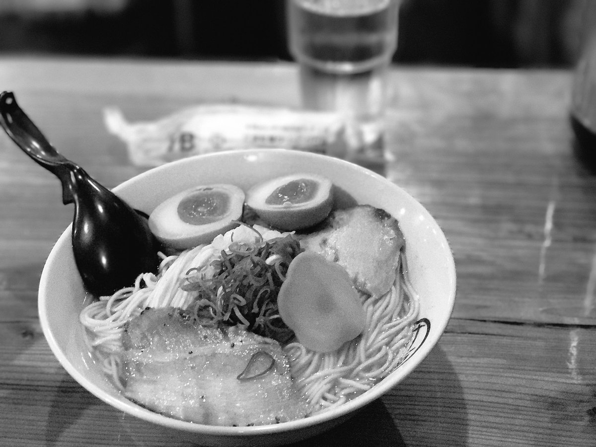今日のご飯🙌

久々にラーメン食べたー😘
またラーメン巡りしよーかな💭
今は新しい案件で忙しいからもうちょっと落ち着いてからだな🤔

#投資 #ラーメン #充実 #ファインダー越しの私の世界  #じゃなくて #iPhone7+