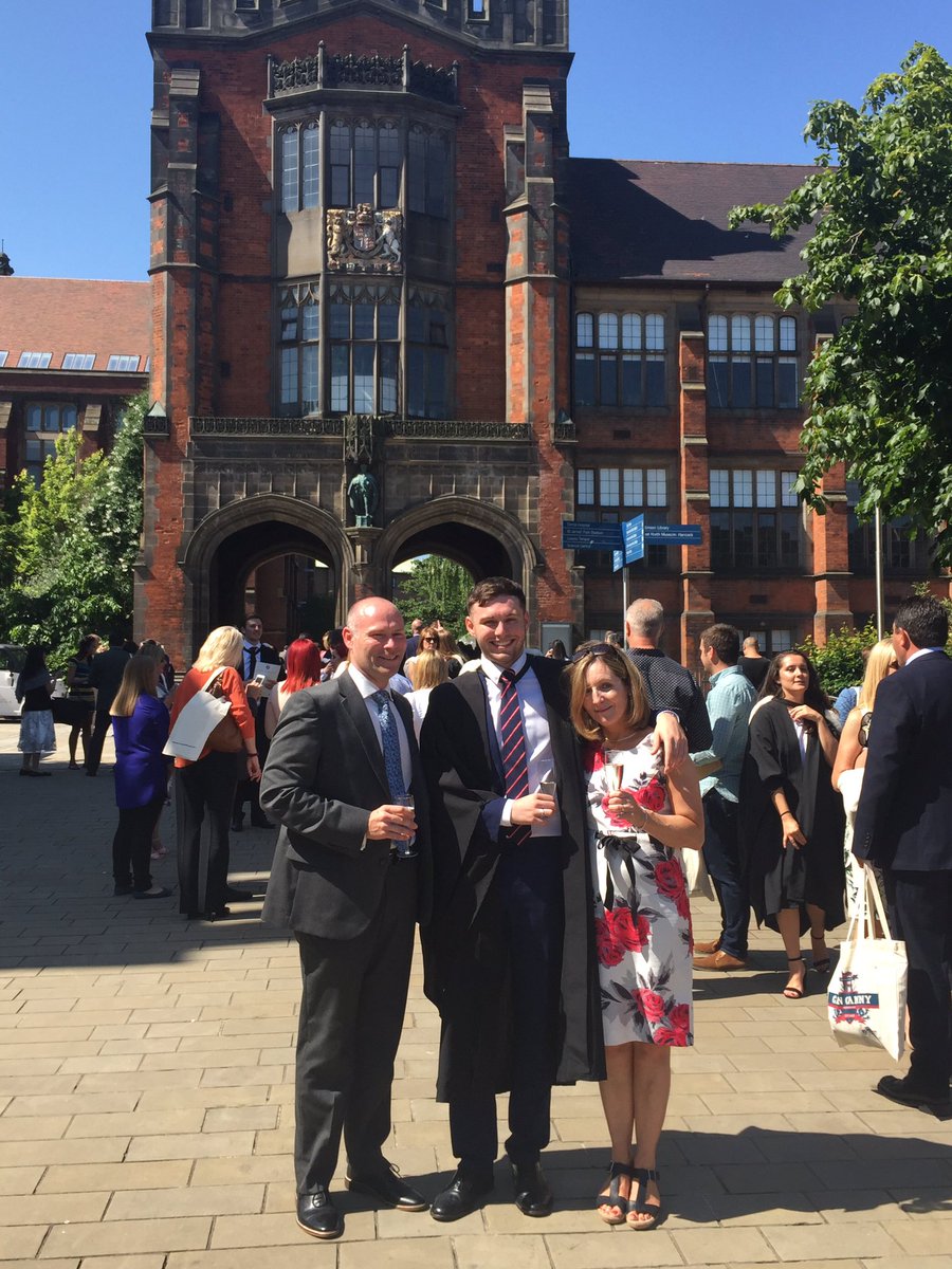 Ly04Dom's tweet photo. Proud Dad day - well done @ollylyons BA (Hons) for graduating from #NCLGrad17 https://t.co/Xyi9zoyJ1X