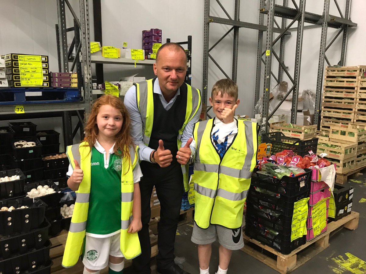 fruitman123's tweet photo. Great to have @EdiHelpingHands at @totaledinburgh today ... supporting #freshfruit for the kids in 4 sites across #edinburgh https://t.co/UWvu0Guqxl