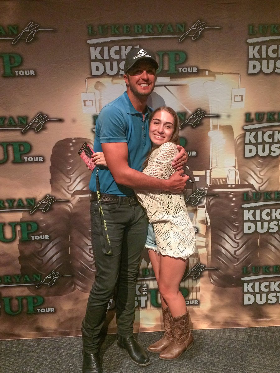 emilylb_'s tweet photo. happy birthday @LukeBryanOnline! I hope u have the amazing day u deserve, thank u for everything you do!Can't wait to see you at watershed 📅 https://t.co/eUoQOU4saP