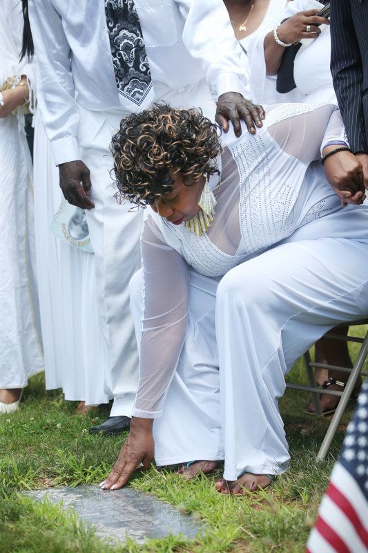 3 yrs ago #EricGarner was murdered by police. His family won't stop until justice is served. Neither will we. #BlackLivesMatter <a href="/es_snipes/">officialERICA GARNER</a>