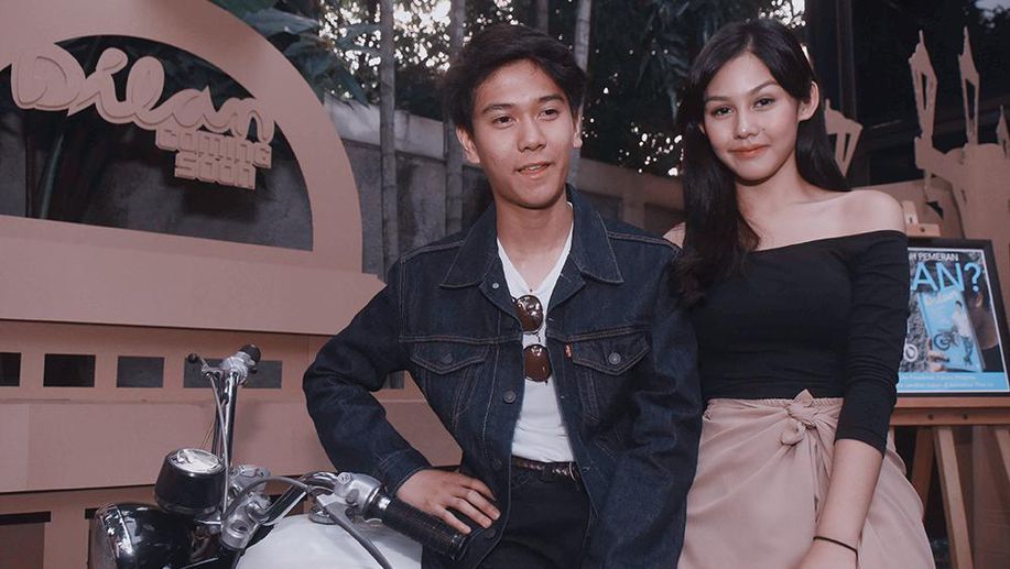 detikcom's tweet photo. Selain Iqbaal, Ini Para Pemain 'Dilan' https://t.co/6qBKNXzeqw via @detikhot https://t.co/iBnKot8C4j