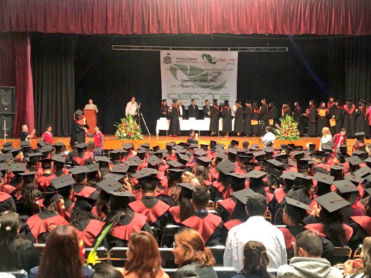 RomeroMenaFco's tweet photo. Complacido de acompañar a los graduados de @CECyTEJTlaquepq en su Acto Académico, ¡Enhorabuena!.Agradezco a @C354R1983 su amable invitación. https://t.co/tbMJhlHUSP