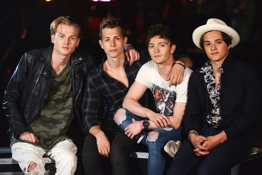 Wow. <a href="/TheVampsband/">The Vamps</a> look set to score their first UK Number 1 album! 😍💖  mtvne.ws/n6JvKG