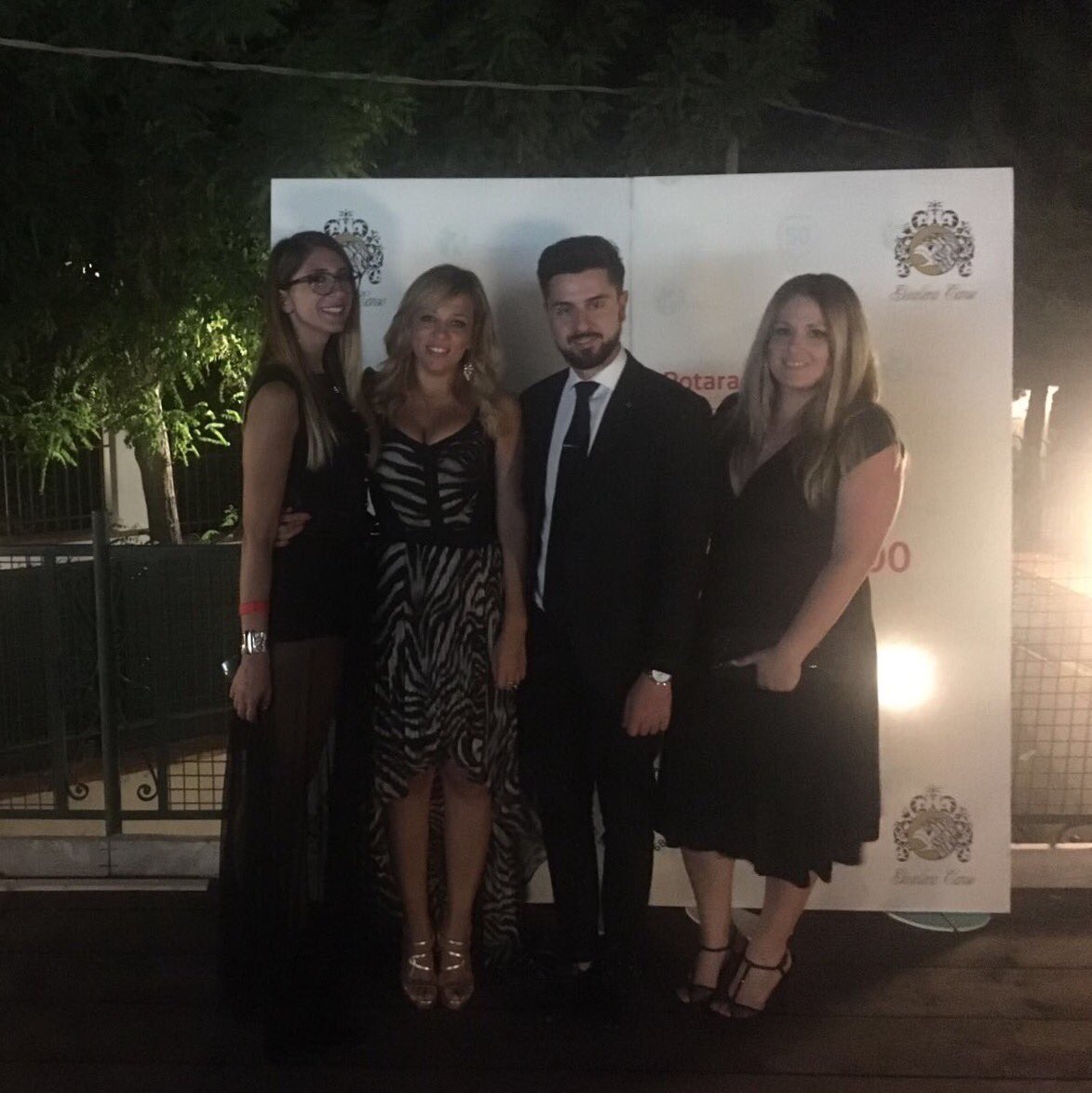 RotaractPompei's tweet photo. Il Rotaract Pompei presente al XXIII Congresso del @2100Rotaract tenutosi a Capri dal 14 al 16 luglio. In bocca al lupo Francesco Alovisi! https://t.co/thK3Hxqi0M