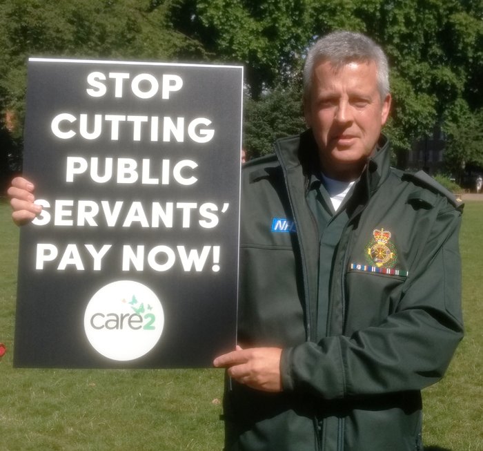 Care2's tweet image. Today we joined @The_TUC to deliver 34,000 UK signatures to demand an end to public sector pay cuts. SIGN: bit.ly/2uqEhbK