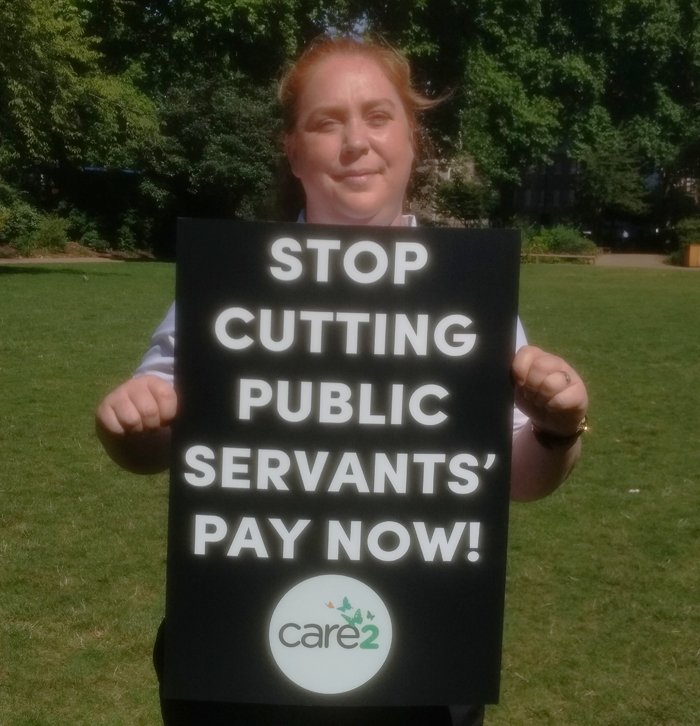 Care2's tweet image. Today we joined @The_TUC to deliver 34,000 UK signatures to demand an end to public sector pay cuts. SIGN: bit.ly/2uqEhbK