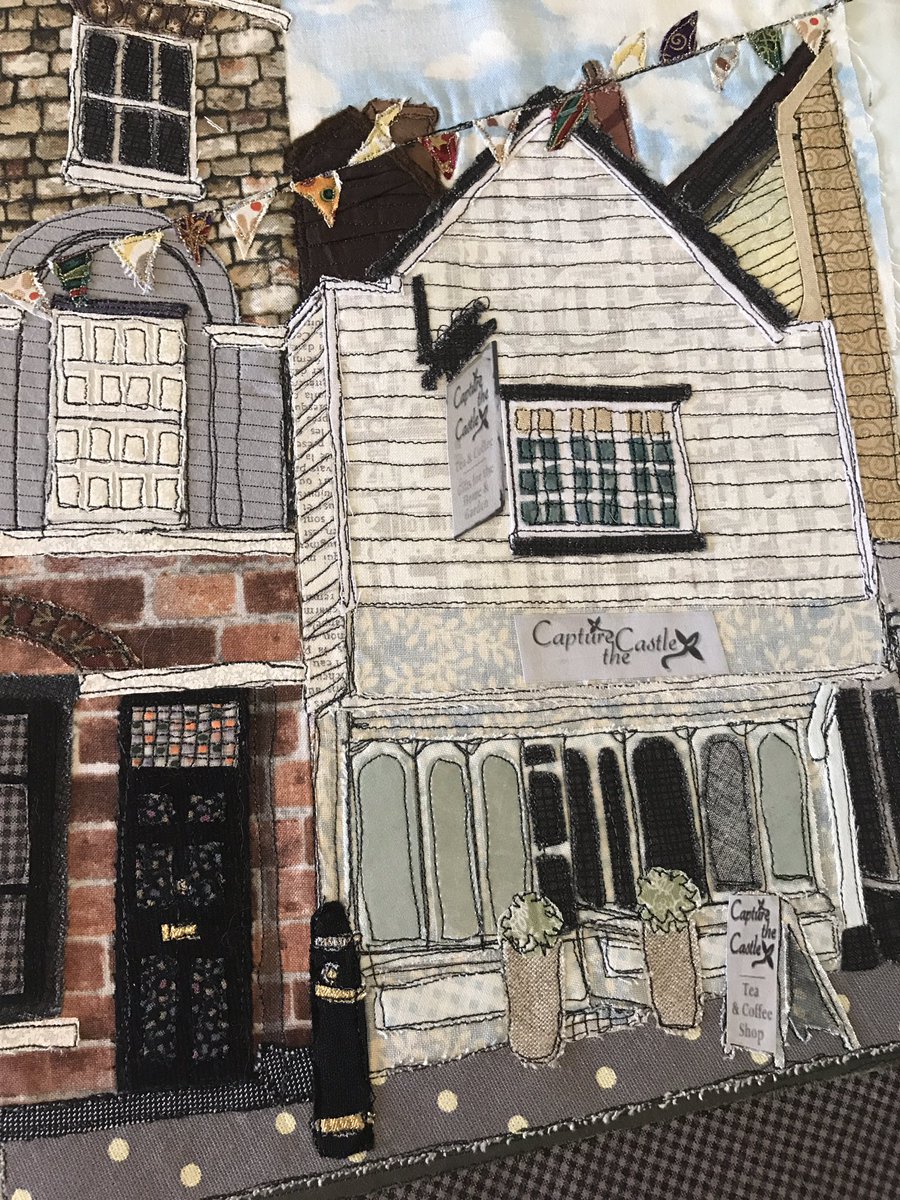 Truthtextilear1's tweet photo. Bbbrrrr bbrrrrr brrrr - that sewing machine of mine has been whizzing again! Capture the Castle Rochester Kent.
#capturethecastle #applique https://t.co/1dWC1t94Iu