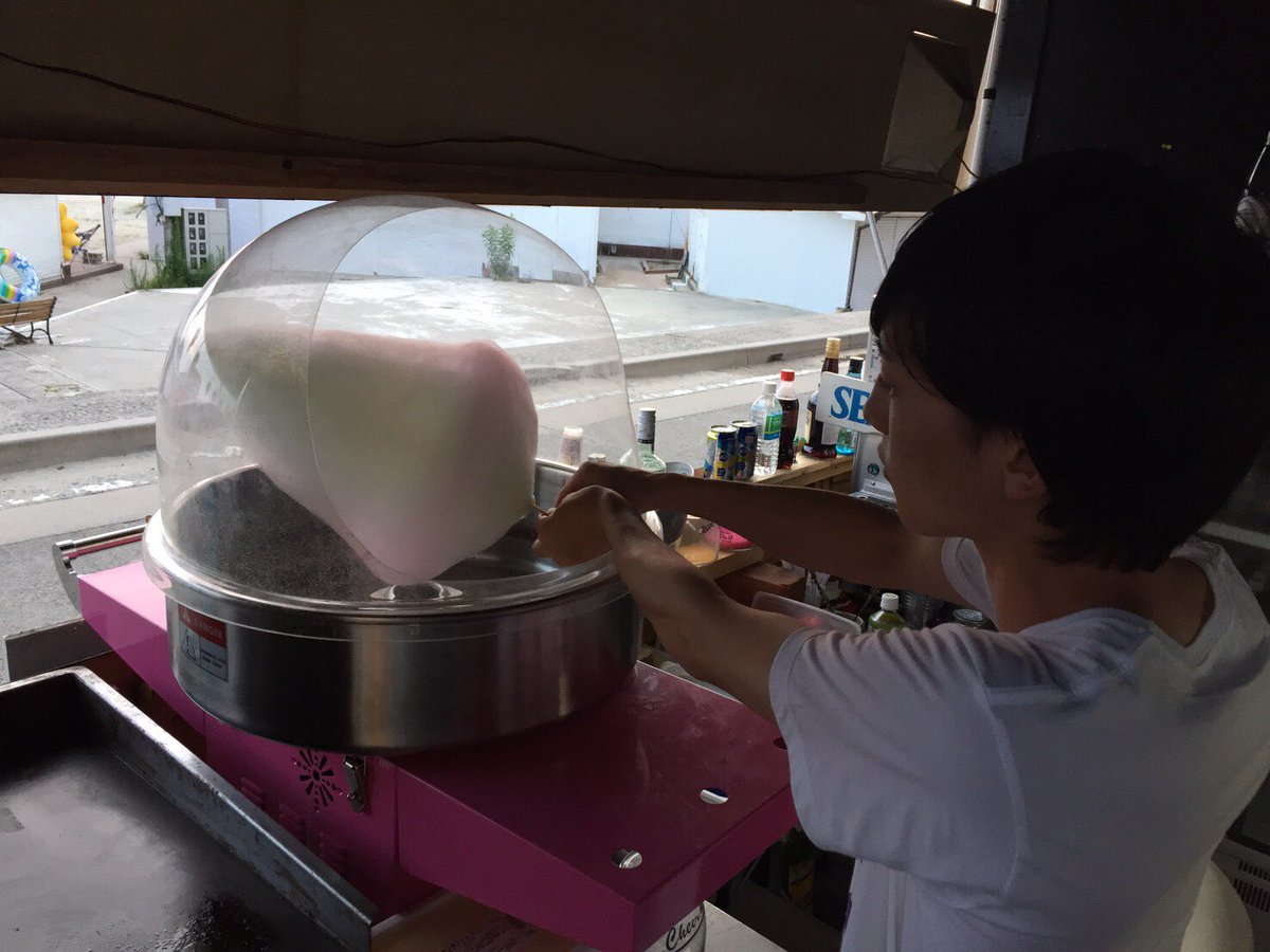 segutu's tweet photo. シャレオツな店で

シャレオツなフローズン出してます^_^

綿菓子はまだ練習中(笑)

#crazydining
#内海海水浴場 https://t.co/S6udazh0Xz