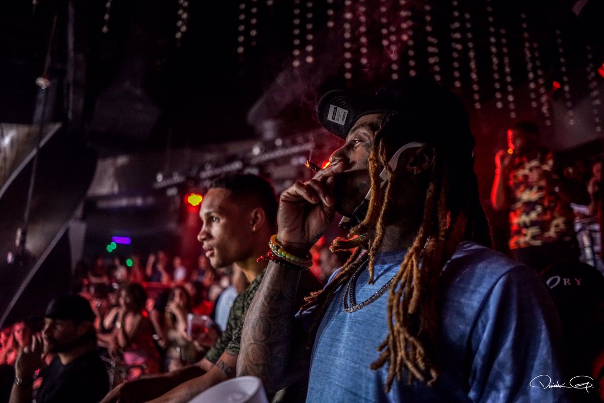 ATRBoxing's tweet photo. #AboutLastNight
#RouGarou Regis Prograis (@RPrograis) & fellow #NewOrleanian @LilTunechi in #Miami
#RouGarouDat #GeauxRegis #YM #NOLA #ATR https://t.co/OP0F5ey455