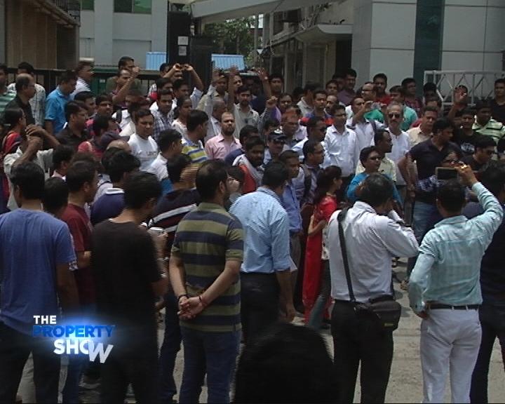 #Amrapali home buyers are in disarray as banks file insolvency against the developer. Find out their story at 7-11 PM @NDTVPrime