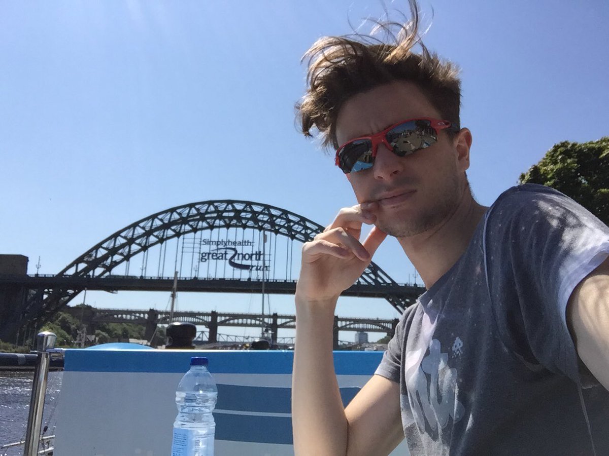 dfc3000's tweet photo. Office for the day. And 8 weeks till I run over that bridge #GreatNorthRun @Great_Run https://t.co/OvqS3QyETJ