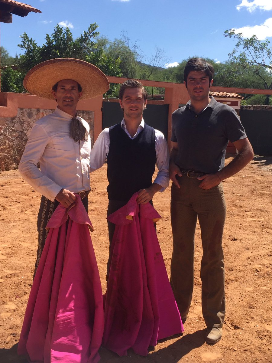 Gran Tentadero en <a href="/deJaral/">Jaral de Peñas</a> con <a href="/jeronimomatador/">Jerónimo Matador</a> <a href="/FerminRiveraA/">F e r m í n • R i v e r a</a> <a href="/I_RodriguezG/">IñigoRodriguez</a> vacas con bravura enclasada y toreros con mucha pureza!