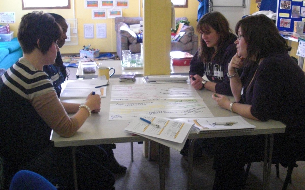 PeepleCentre's tweet photo. Book a place on Peep #LearningTogetherProgramme training in Sept, to start using it with families in autumn: https://t.co/H4xszm7UgN https://t.co/c7JJ60r2nR