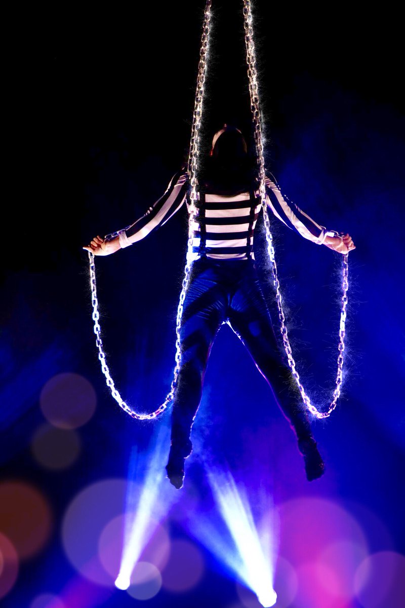 Kevin_St_James's tweet photo. ⛓️ C H A I N S ⛓️ 
They're a little bit #weirdandwonderful #aerialchains #circus #performer #stjamesmafia https://t.co/xcHbdwdasS