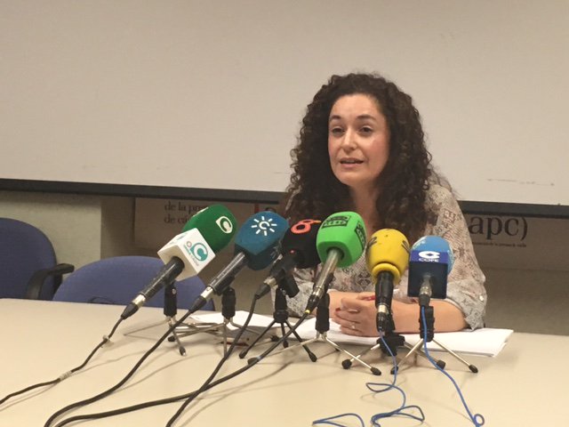 iucadiz's tweet photo. .@InmaNietoC “La auditoría pone encima de la mesa que en el servicio de Cirugía de Puerta del Mar existen problemas” https://t.co/mnOoYmkQG2 https://t.co/aEQjF5Lm7V