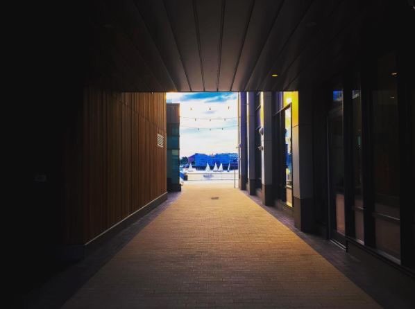 eastieeddy's tweet photo. Morning reflections by the breezeway!

#EddyLiving #Greystar #GerdingEdlen #Eastie #ReelHouse #WaterViews #Sail #LoveWhereYouLive #Community https://t.co/WG0JkptDsM