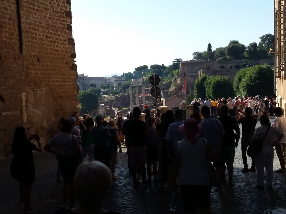 Benvenuti tutti, lo spettacolo sta' per iniziare.