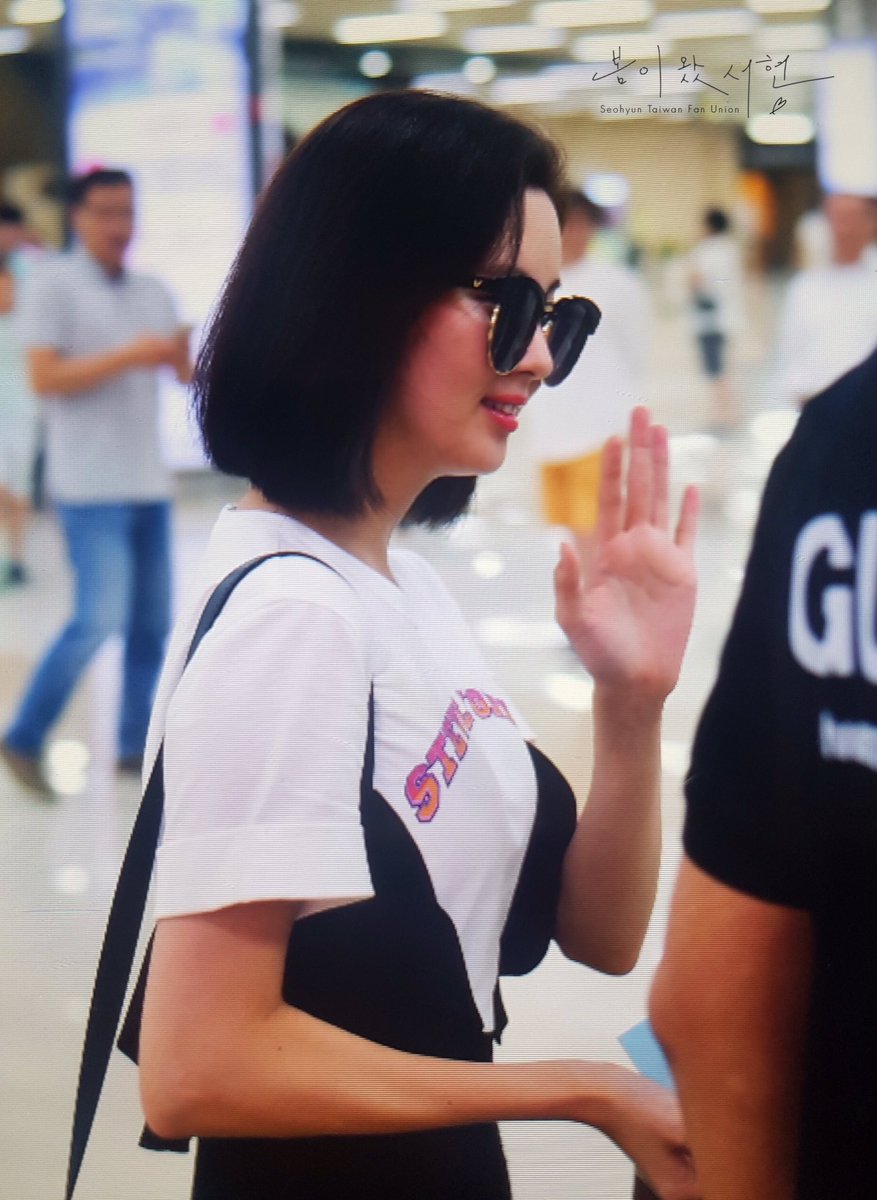 [PIC][17-07-2017]SNSD trở về Hàn Quốc vào hôm nay DE8Q9uhUAAAO5Ri