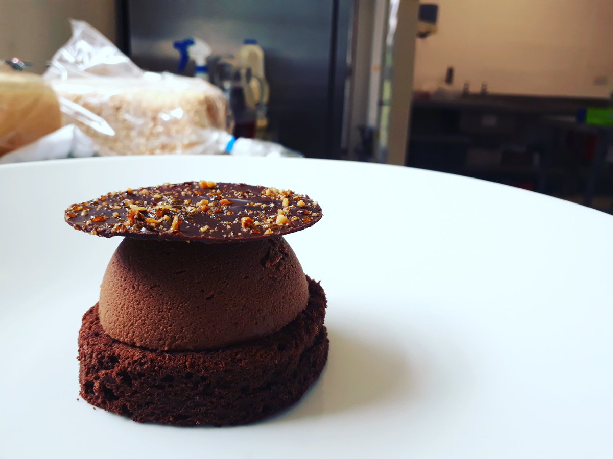 GenoiseJoe's tweet photo. Dark chocolate and hazelnut mousse with flourless sponge, white chocolate cremeux centre and tempered chocolate disc #chocolate #mousse https://t.co/NopcCSwUdz