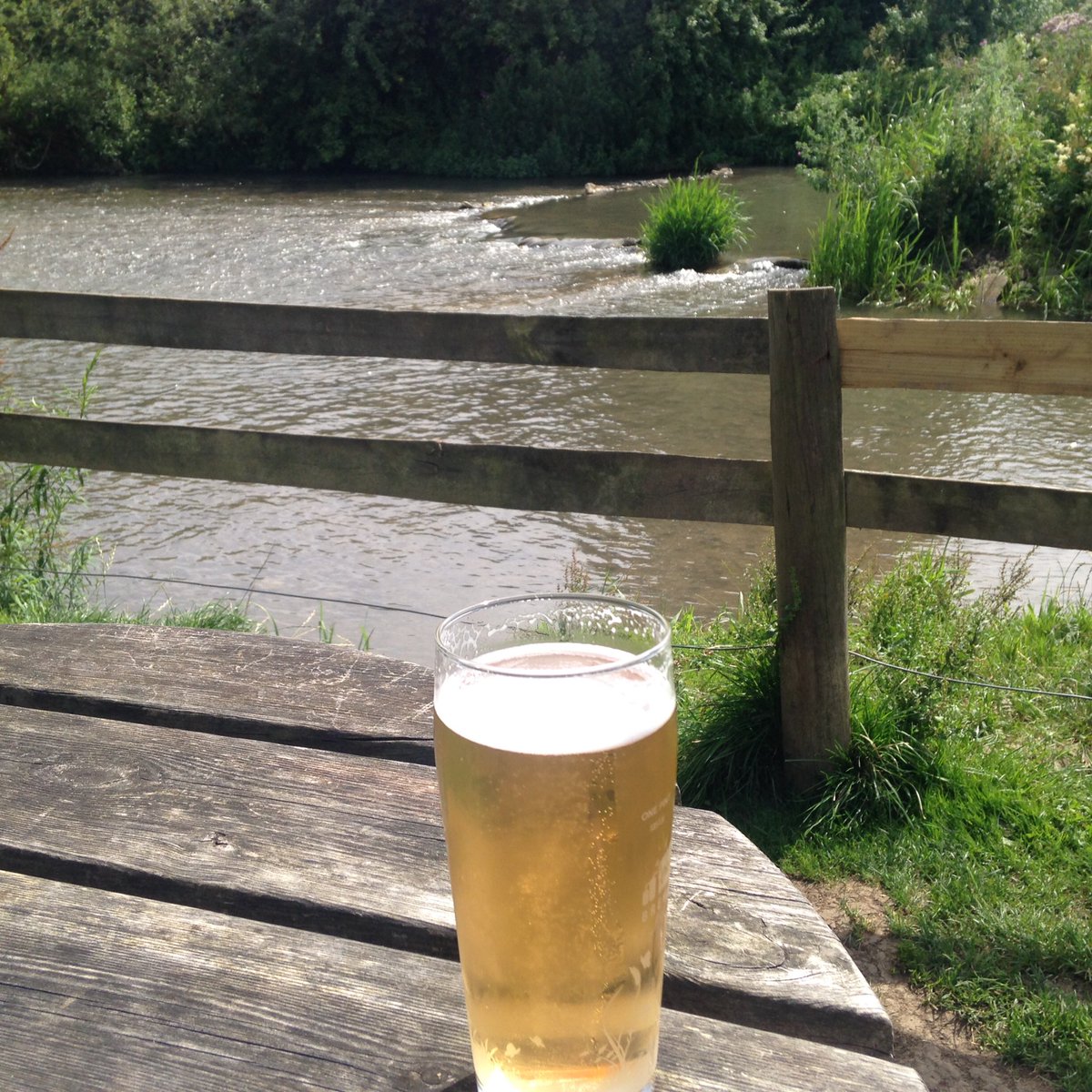 Kase_chief's tweet photo. Smug riverside pint of shandy in Swinbrook #cotswolds #babble #placetoourselves https://t.co/KfdlkqLPju