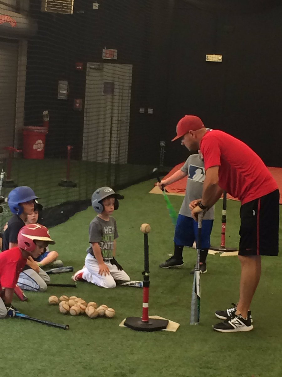 WattersonBB's tweet image. Coach Kirby breaking down plate coverage to 5 yr. olds. #teachthegame @OSUbaseballcamp