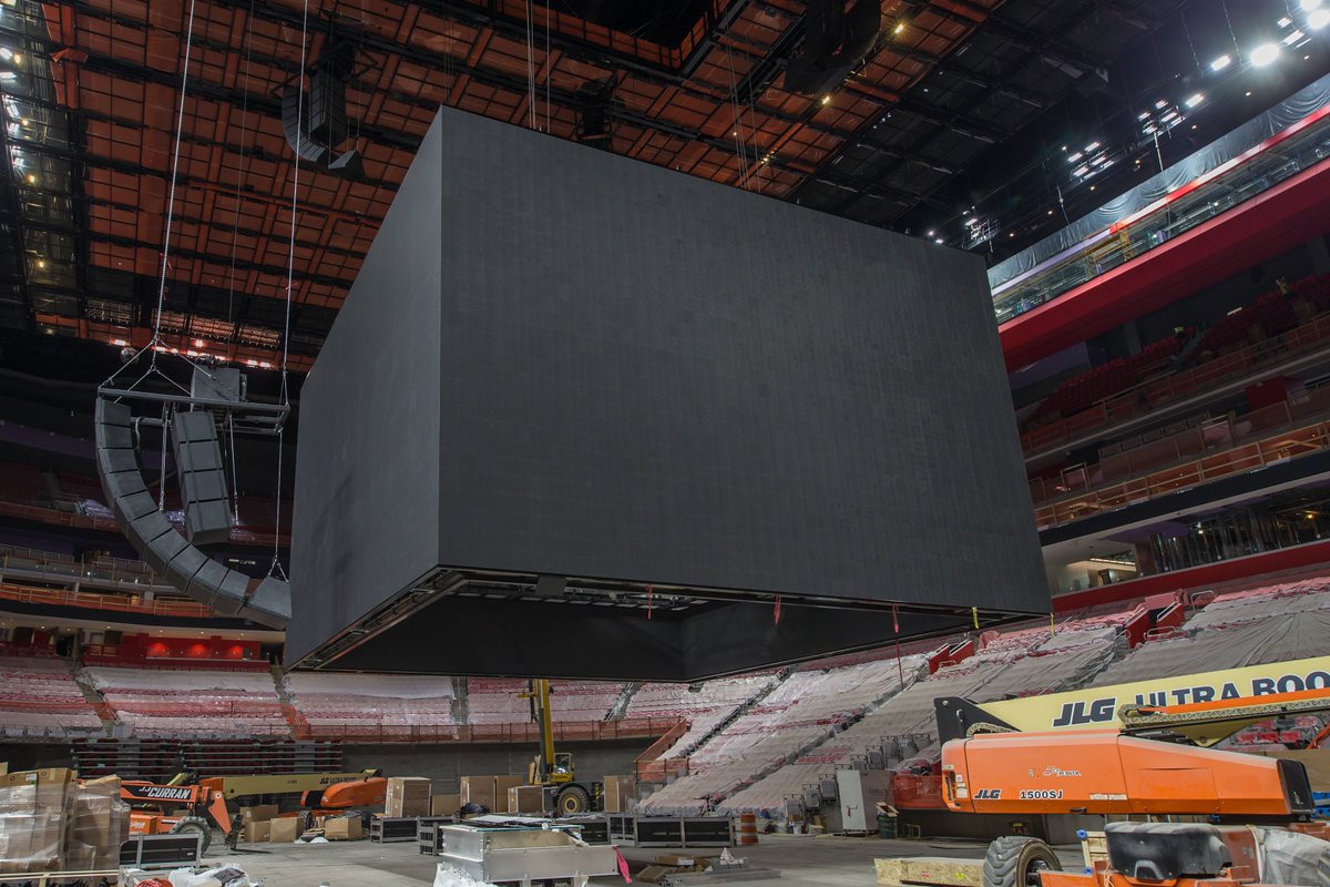 5,100 square feet of pure beauty. #LittleCaesarsArena https://t.co/nzFEUuVWwr