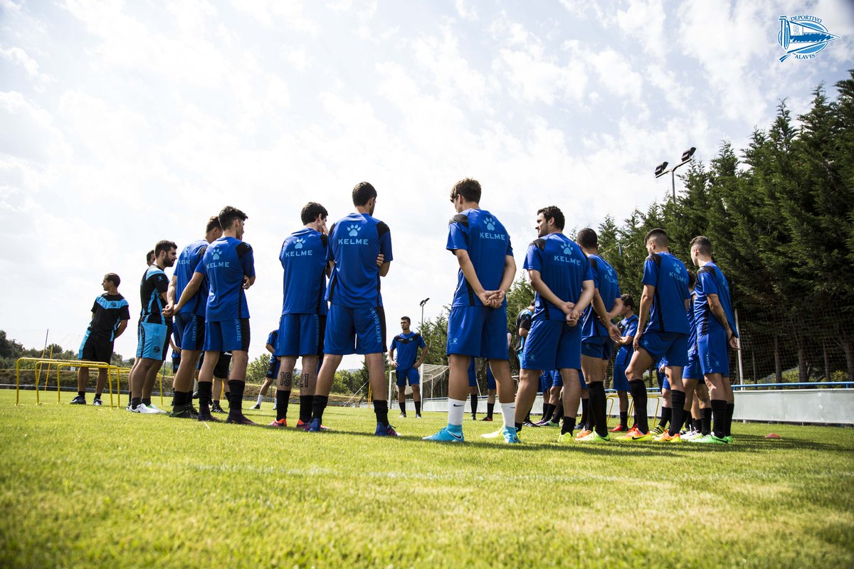 TerceraEH's tweet photo. El @Alaves_B de @AitorOrueta ya trabaja. El campeón de @TerceraEH, quien se quedó cerca del ascenso, defenderá título este curso https://t.co/IdOlD5PdEt