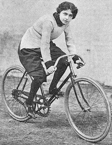 rabasacycle's tweet photo. 140 years ago Hélène Dutrieu was born! She was an authentic pioneer. #helenedutrieu #girlsonbikes #imagirlrider https://t.co/GztwZ0lbiu
