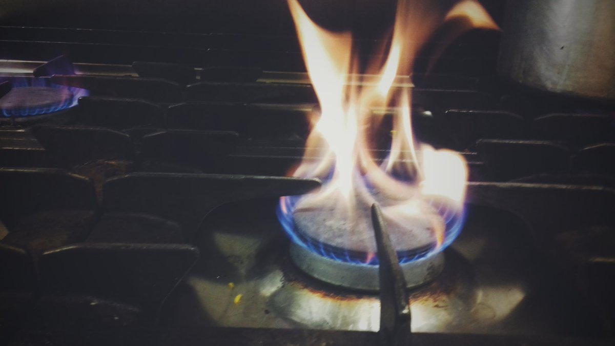 It's Magic Monday y'all! All mains are €5 for the day...Hot as dragon fire 🐲🔥
.
.
.
#fire #hot #dracarys #gameofthrones #magic #magicmonday