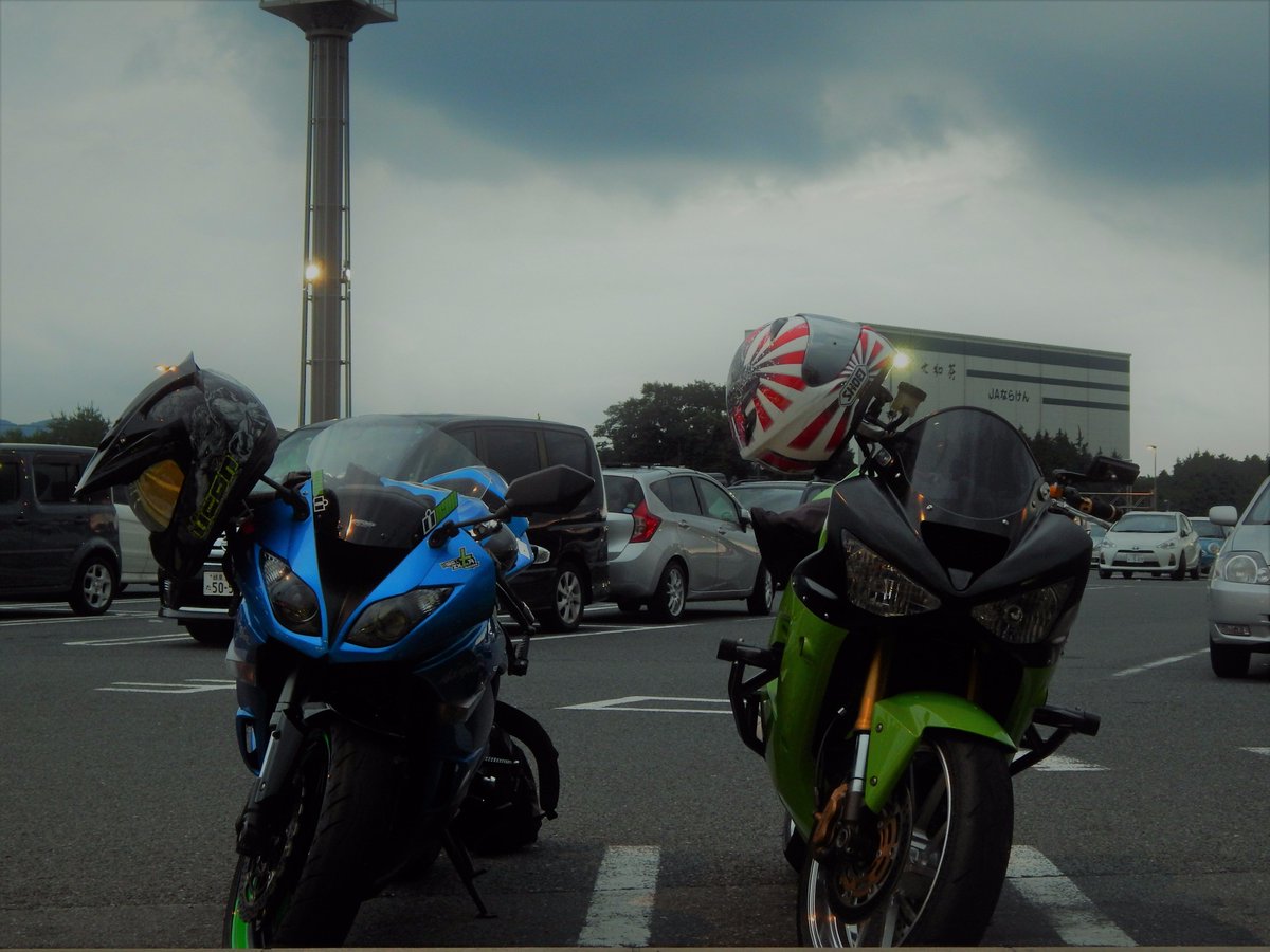 TOG_rocco's tweet image. 正面から観るとR型君アッパーアウルの位置随分と低いっすね
♯ZX6R　♯iconmoto