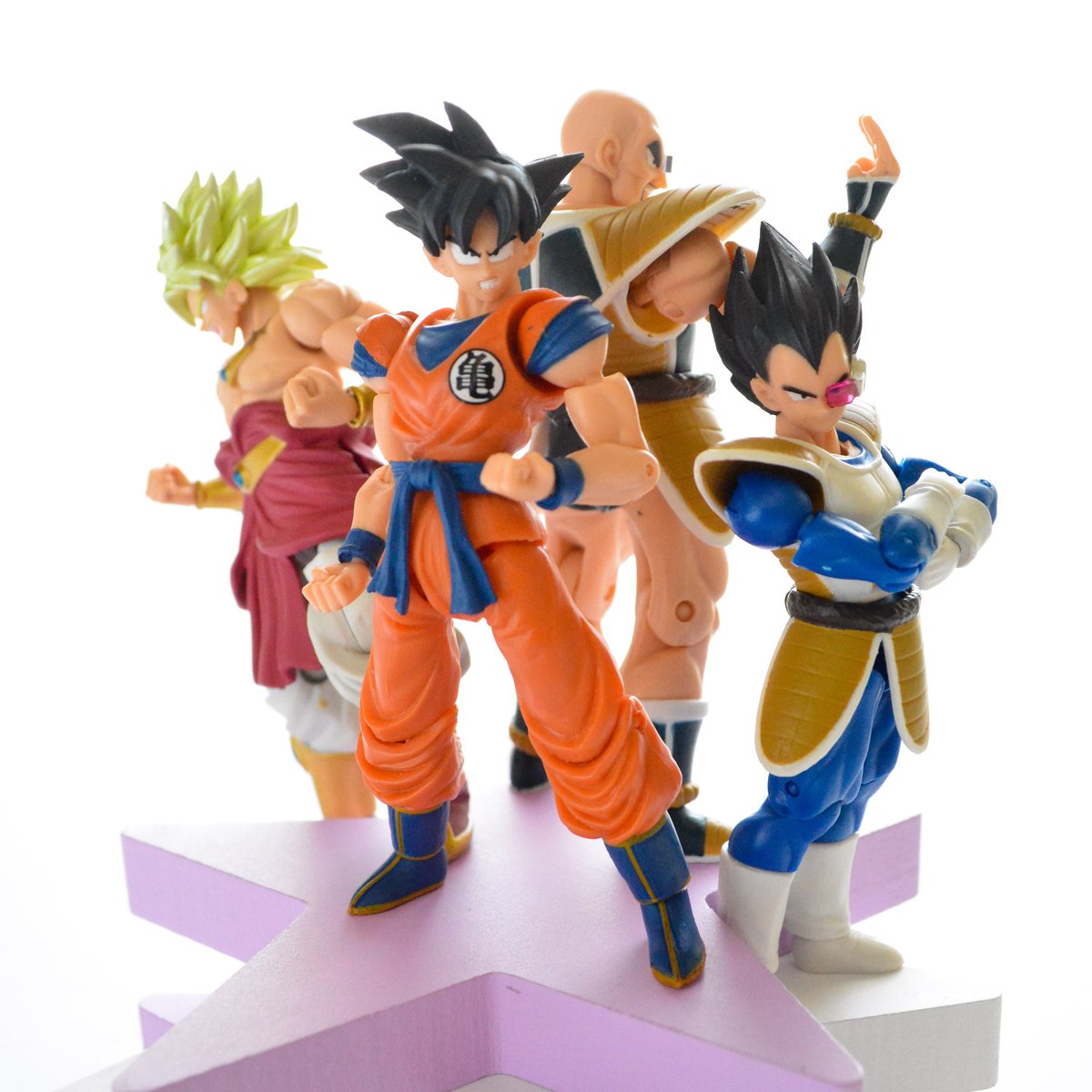 まじょ Twitterissa Dragonball Dbz ドラゴンボール 掌動 ジョジョ Jojo ジョジョ立ち ごっこ遊び 悟空 Goku ベジータ Vegeta ナッパ Nappa ブロリー Broly ドラゴンボールフィギュア Toyphotography T Co N6rdso9kfc