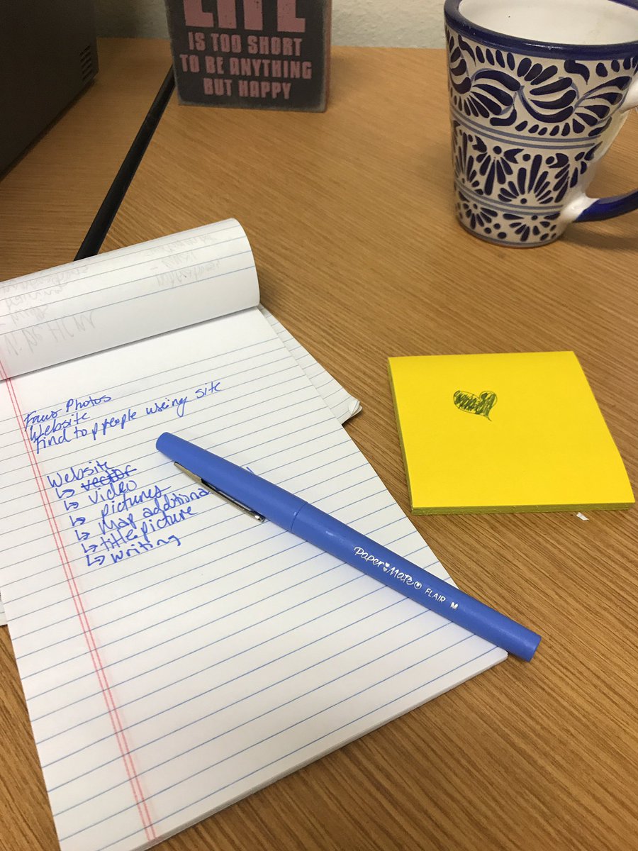 kreatewkathryn's tweet image. It's the little things like writing with my favorite pen @PaperMate #flair that gets me through mondays #MondayMotivation