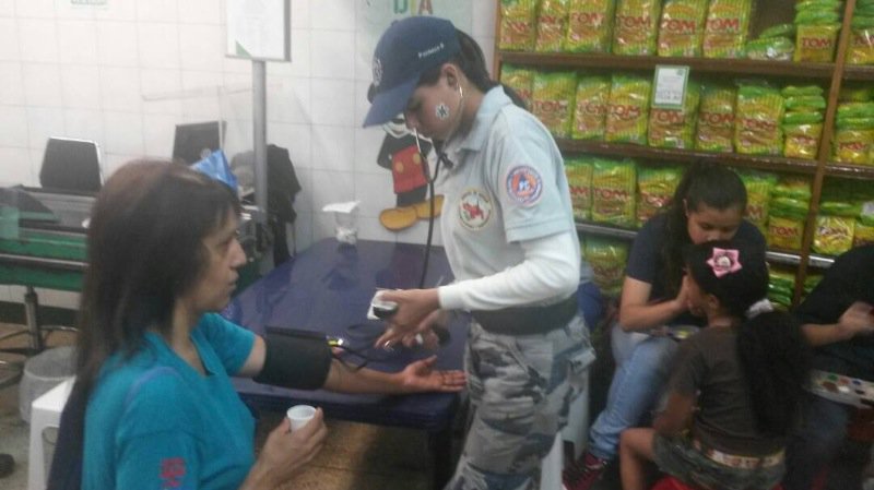 PCADMiranda's tweet image. Brigada de Auxilio Comunicaciones y Emergencias B.A.C.E, Punto preventivo en el Automercado San Diego, pquia.Los Teques, mcpio.Guaicaipuro