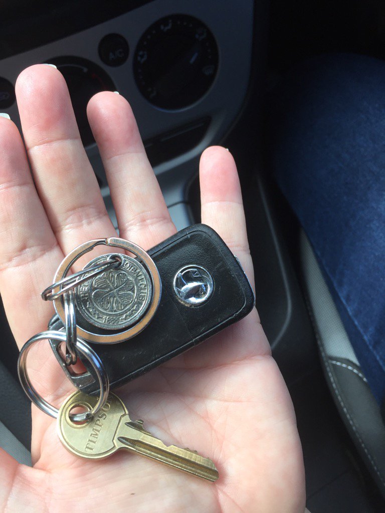 flinton23's tweet image. #keysfound #pollokpark handed in to Burrell #celticfc key ring