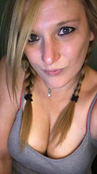 3 pic. ✨HUGE SALE✨

Come see me @ManyVids @ManyvidsPromo 

https://t.co/ZOT57YGNcE

@CupcakePromos @JPromotez