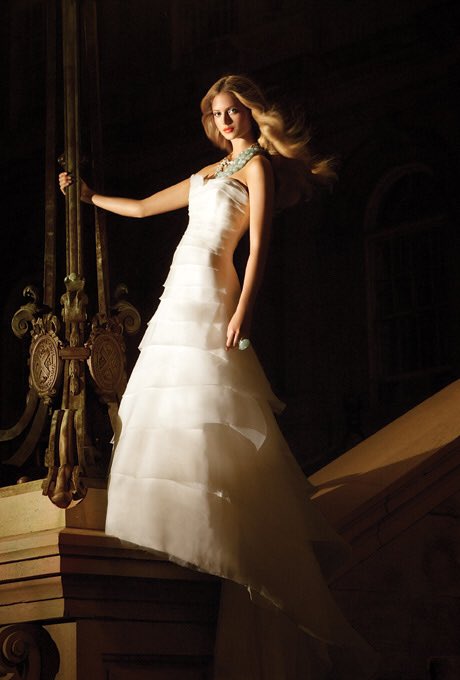 MunchoffDesign's tweet image. Brides left without a dress due to #alfredangelo I have a never worn size2 Rivini dress. DM me if interested!