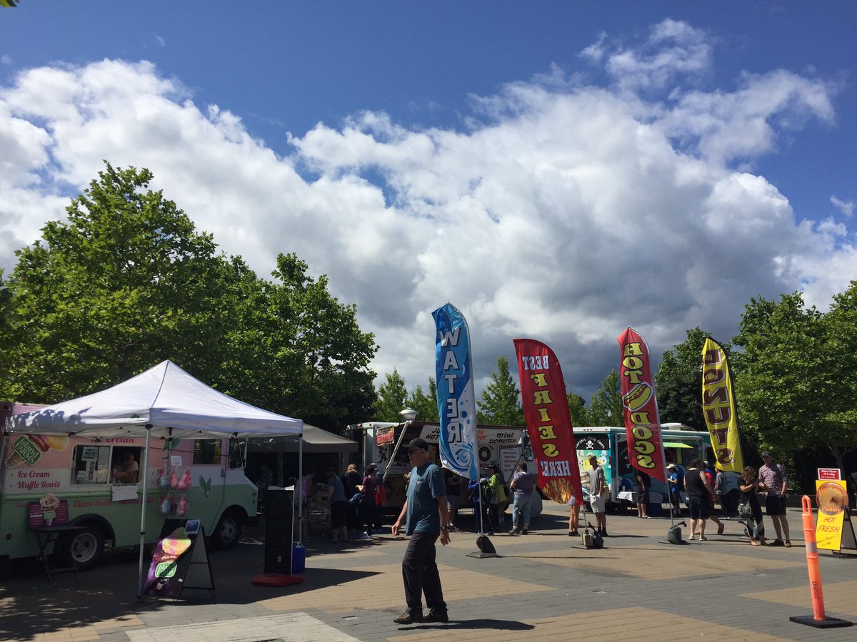 megbeau's tweet photo. Had a blast tweetin' and FB'in yesterday for the @NanaimoCDC Silly Boat Regatta. Hope to be back next year! ⚓️❤️⛵️ #nanaimo #volunteeringfun https://t.co/eoghq7Mt5t