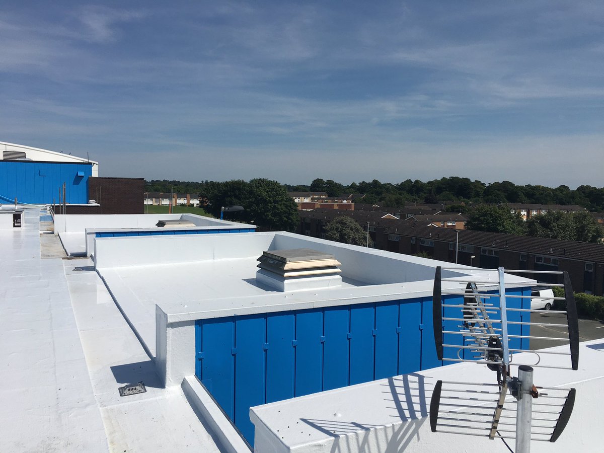 PlasMadocLC's tweet photo. Our brand new roof is nearing completion! Major investment in our centres future thanks to @WelshGovernment 🌊🌊🌊 https://t.co/nH9Tigzblw