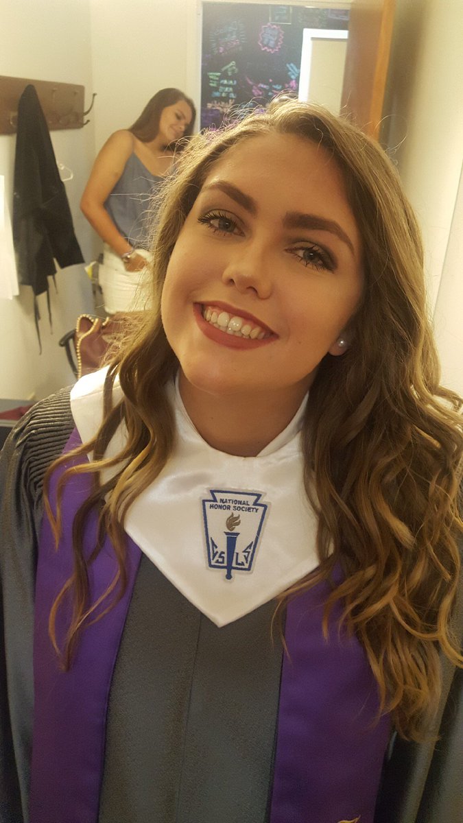 315taylor's tweet photo. Senior year 😋 https://t.co/tYEbYXwZQ2