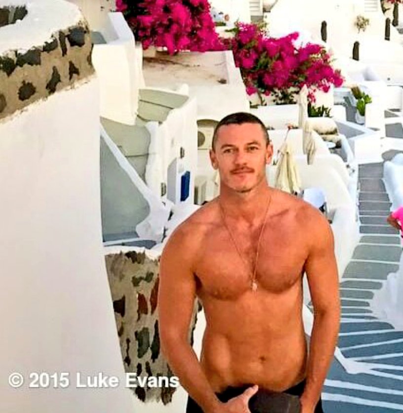 MarilynLuketeer's tweet photo. Luke Evans in #Greece is today #MyManCrushMonday 🔥🔥🔥It is a monument to male beauty 💯✔💯✔💯 #LukeEvans 💋💋💋 #MyEdit 💋💋💋 #MyCloseUp 💋💋💋 https://t.co/BHE21OSak0