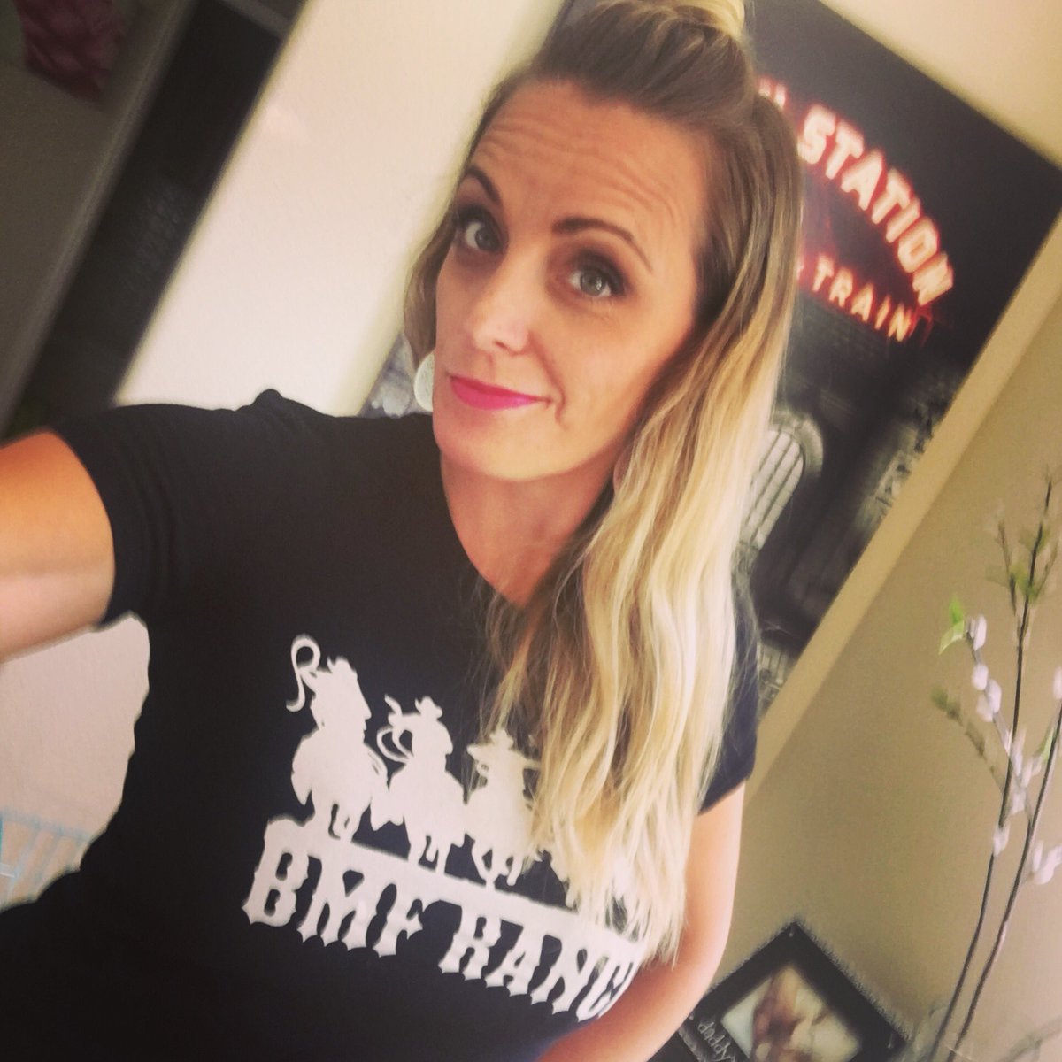 sjbohnenkamp's tweet photo. Rockin my @bmfranch shirt from @cowboycerrone and @lssheffield. Any guesses for what BMF stands for? I ❤️ it! #attitude #ootd #bmfranch https://t.co/XLPGDlnFcv