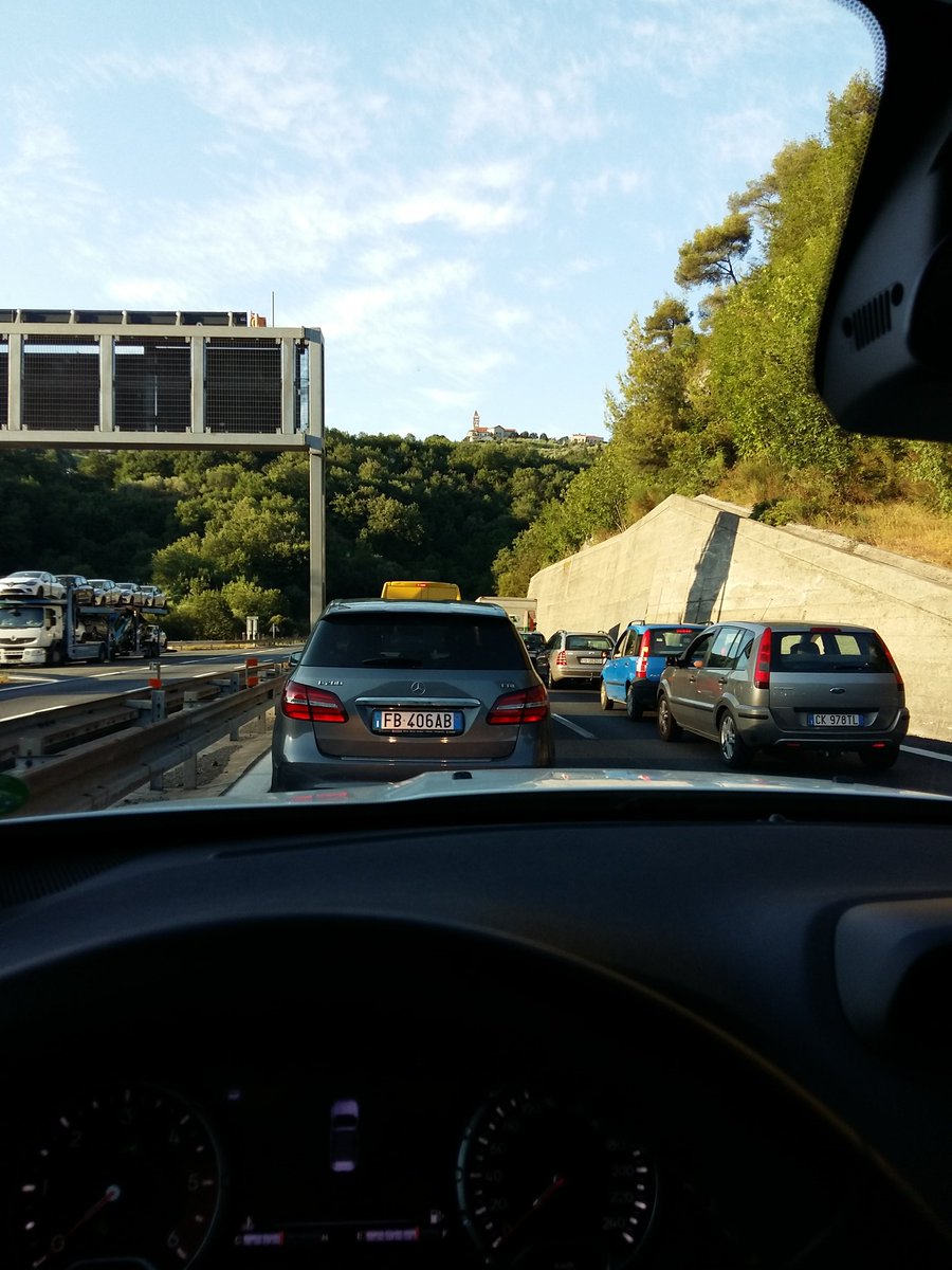 Beababa2's tweet photo. On profite bien du paysage #Alarret https://t.co/O7jrVkXukm
