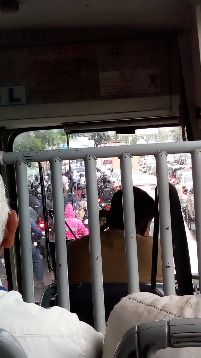 MustafaJhabua's tweet photo. From last couple of days the Vishal nagar road is totally packed due to the crossings at Apple hospital @PuneCityPolice #notrafficsignals https://t.co/ChEGrCoGQU