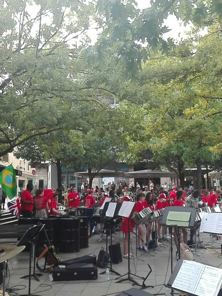 Ritmos caribeños en pleno #santcugat, con <a href="/SteelHarrow/">Harrow Steel</a>. Espectáculo musical brutal!! Con ganas de volar al Caribe, qué exitazo!