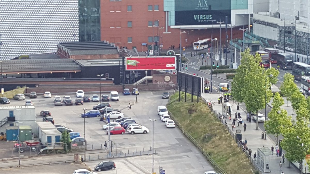 Police cordon near entrance to Birmingham Moor St, a friend saw a pool of blood. Something serious has happened. #BirminghamMoorSt #police