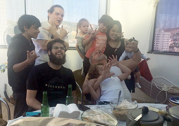 joaoluisjr's tweet photo. você deu mole e o lula empinando um spinner no nariz passou pela sua timeline https://t.co/PgLAQYdI7H
