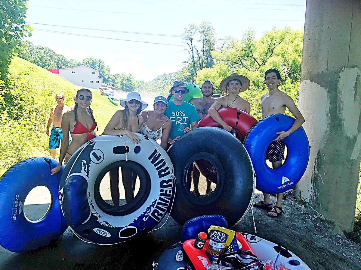 _amberleighann's tweet photo. So yesterday we shoved 7 college students and 7 tubes into 1 jeep and floated down a river for a few hours https://t.co/F6wWSVtuW7