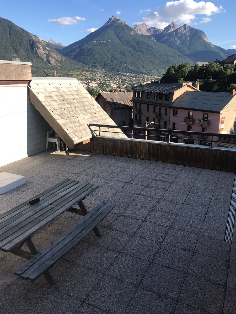 WouterReedijk's tweet photo. @maximhartman kom je langs in Briancon komende dagen? Bier staat koud. Gegroet 3 wielrenners https://t.co/AIA5nMjVnT